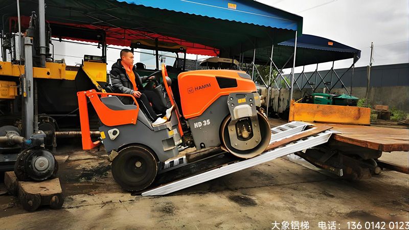 金山“铝”行安全，稳收每一粒——收割机铝合金爬梯安全使用全攻略